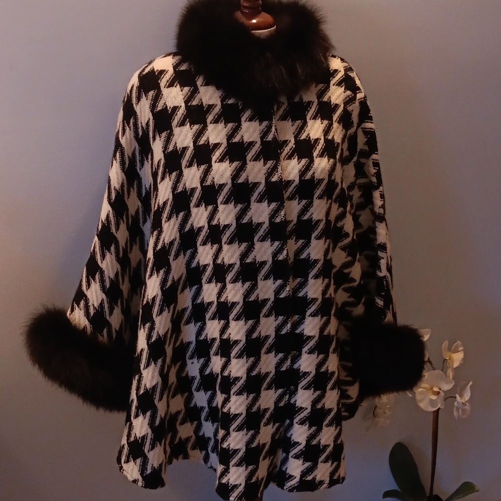 Vintage fox fur trimmed wool cape
